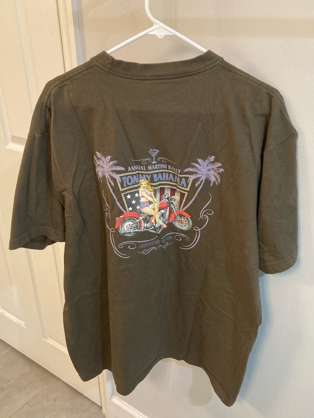 Tommy Bahama Brown Annual Martini Rally Graphic Tee Motorcycle Pin up Sz L